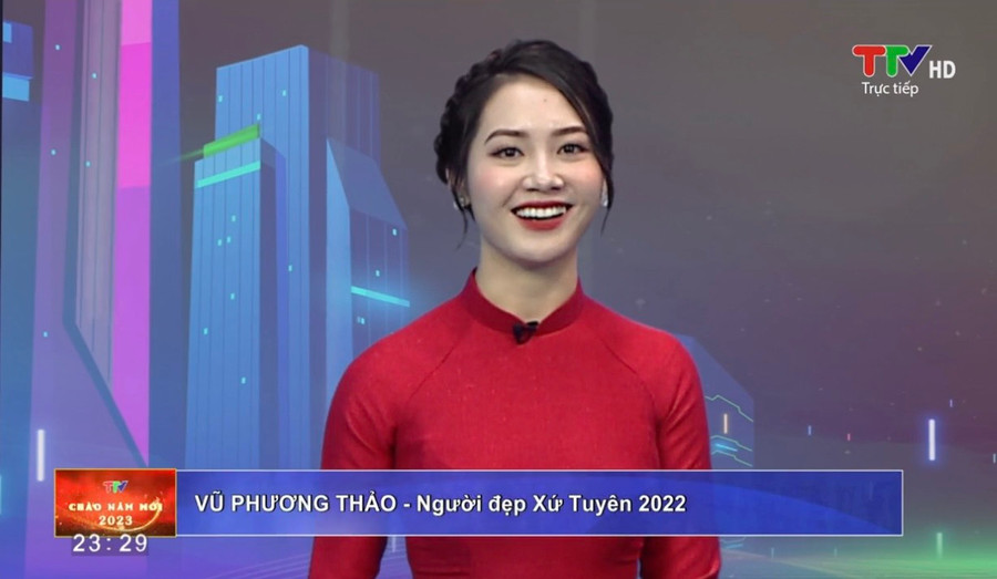Làm MC truyền hình. Làm MC truyền hình.