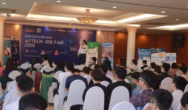 Sự kiện thu hút đông đảo các bạn trẻ tham gia.