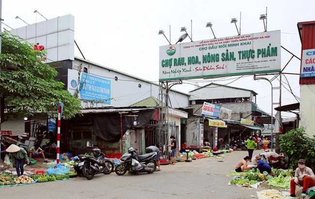 Chợ đầu mối Minh Khai tạm thời phong toả sau khi xuất hiện 2 ca nghi nhiễm Covid-19. Ảnh minh hoạ.