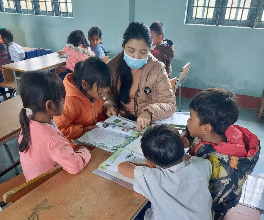 Học sinh tại huyện Kbang còn nhiều khó khăn, thiếu thốn. 