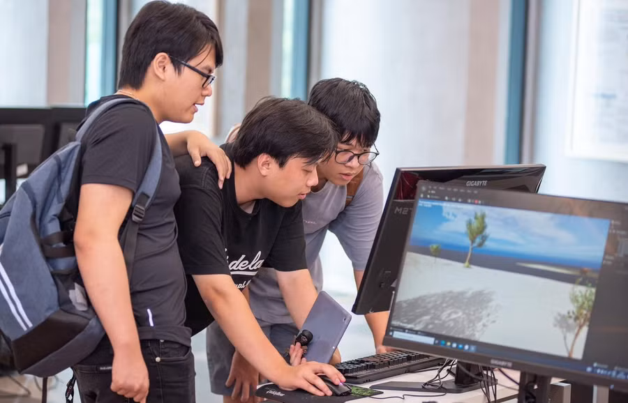 Tư tưởng Hồ Chí Minh ảnh hưởng vào giáo dục, đào tạo con người mới, đáp ứng nhiệm vụ xây dựng và bảo vệ Tổ quốc.