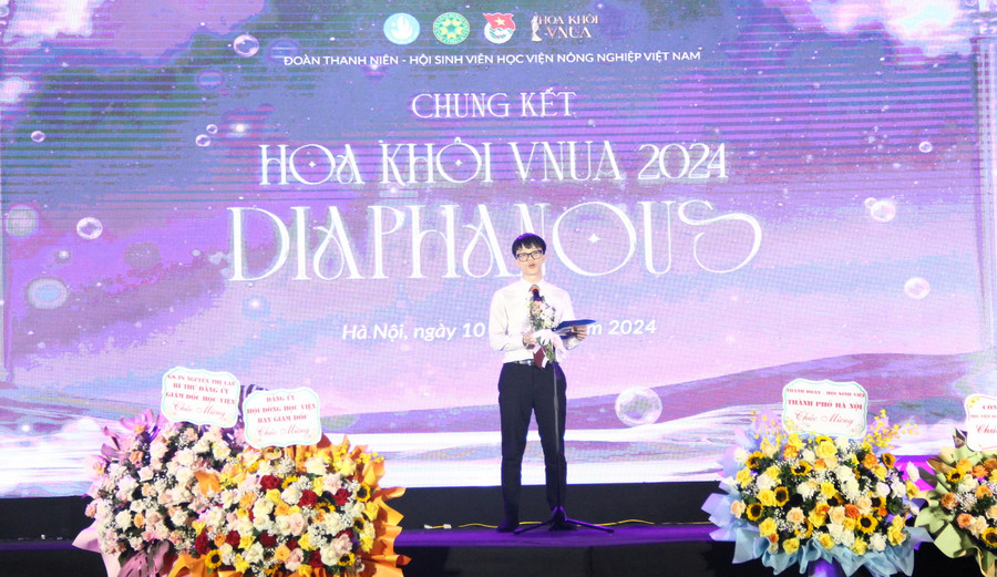 Đồng chí Trần Đức Minh - Phó Bí thư Đoàn Thanh niên, Chủ tịch Hội Sinh viên Học viện Nông nghiệp Việt Nam phát biểu khai mạc Cuộc thi “Hoa khôi VNUA 2024". Đồng chí Trần Đức Minh - Phó Bí thư Đoàn Thanh niên, Chủ tịch Hội Sinh viên Học viện Nông nghiệp Việt Nam phát biểu khai mạc Cuộc thi “Hoa khôi VNUA 2024".