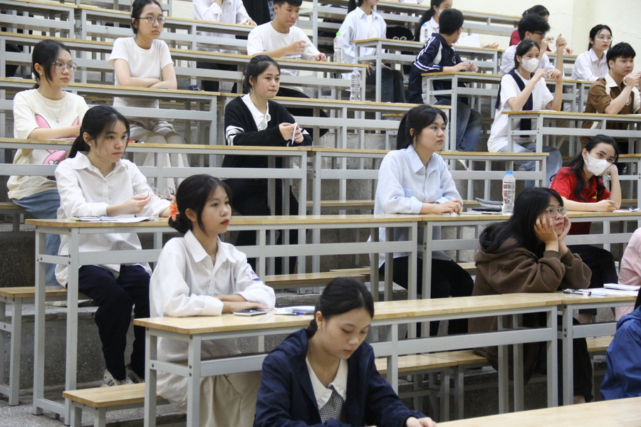 Thí sinh tham dự Kỳ thi đánh giá năng lực năm 2024 của Trường ĐH Sư phạm Hà Nội.
