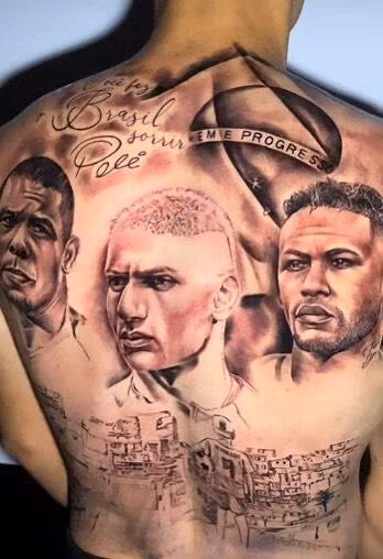 Tiền đạo Brazil Richarlison khoe hình xăm mới khổng lồ trên lưng. Ảnh: Instagram/Richarlison.