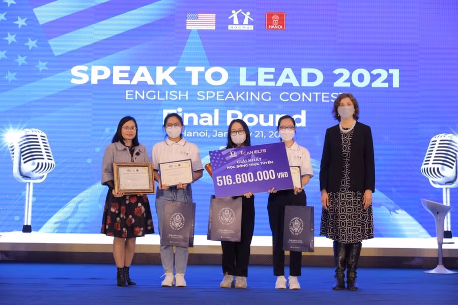 Trường Trung học Phổ thông Chuyên Lê Quý Đôn Quảng Trị giành giải quán quân của cuộc thi hùng biện Tiếng Anh Speak to Lead.