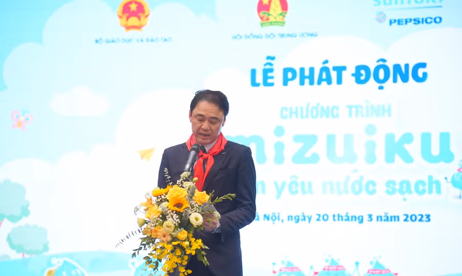 Ông Masaaki Fujiwara - Giám đốc phát triển bền vững thuộc tập đoàn Suntory vui mừng khi nhìn thấy những lợi ích tích cực mà chương trình “Mizuiku – Em yêu nước sạch” đã mang lại cho cộng đồng tại Việt Nam.