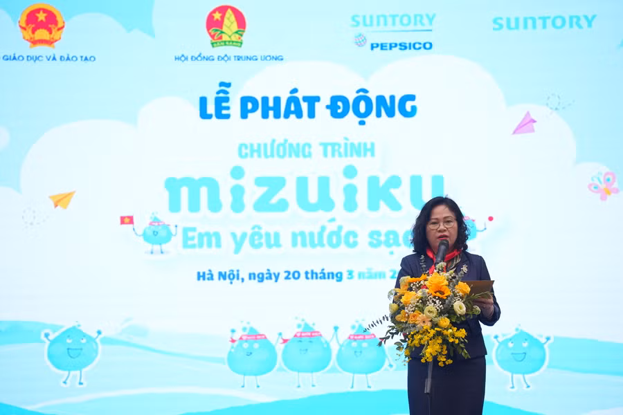 Thứ trưởng Bộ GD&amp;ĐT Ngô Thị Minh phát biểu tại Lễ khởi động Chương trình "Mizuiku - em yêu nước sạch" chiều 20/3/2023.