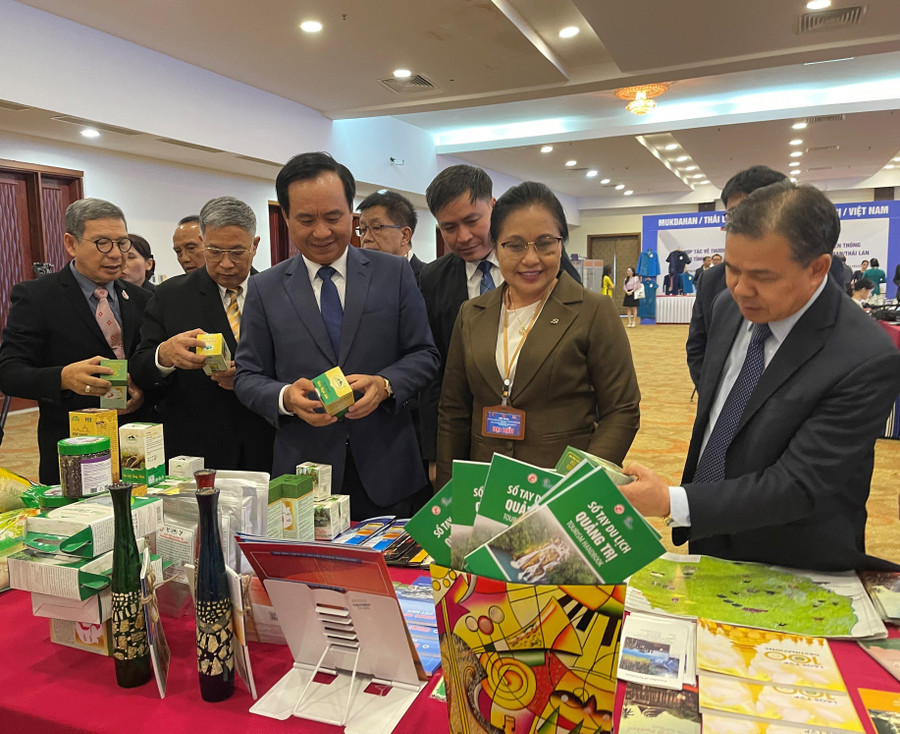 Những sản phẩm đặc trưng của mỗi địa phương, mỗi nước được giới thiệu tại hội nghị. Những sản phẩm đặc trưng của mỗi địa phương, mỗi nước được giới thiệu tại hội nghị.