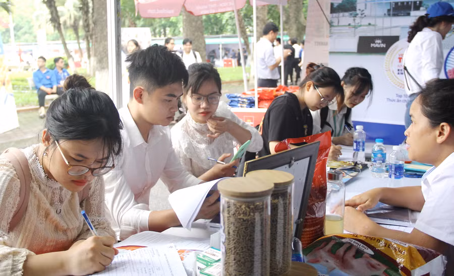 Ngày hội việc làm năm 2023 của Học viện Nông nghiệp Việt Nam thu hút 68 doanh nghiệp tham gia, với gần 4.000 cơ hội thực tập, việc làm cho sinh viên.