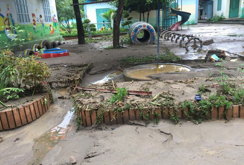 Khung cảnh sư phạm của Trường mầm non Sơn Ca sau mưa lũ Khung cảnh sư phạm của Trường mầm non Sơn Ca sau mưa lũ