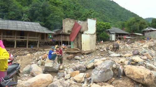 Cảnh tượng tan hoang ở xã Nậm Păm sau cơn lũ