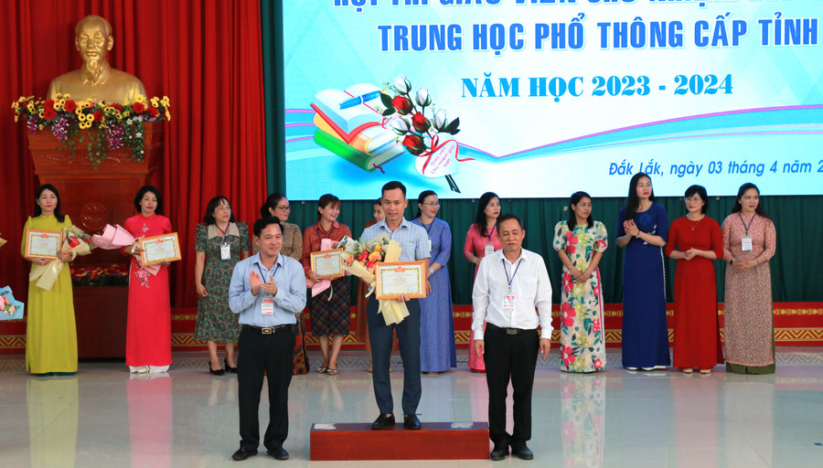 Một thí sinh đến từ Trường THPT Trần Quang Khải, huyện Cư M'gar đạt giải tại Hội thi. (Ảnh: TT)