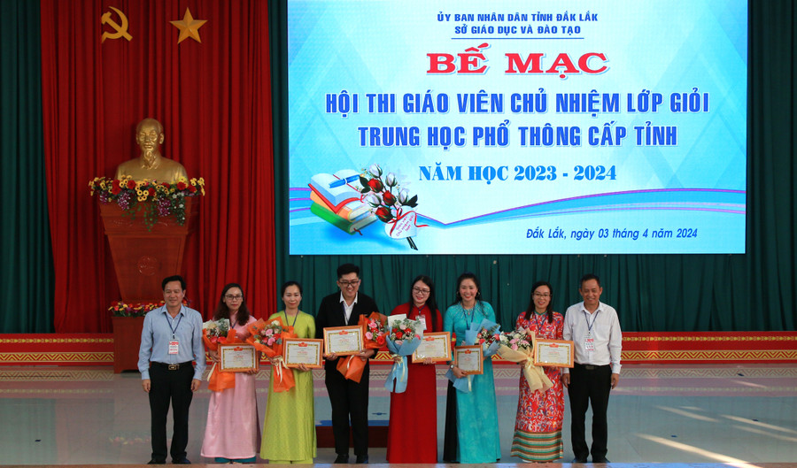 6 thí sinh đoạt giải Nhất tại Hội thi. (Ảnh: TT)