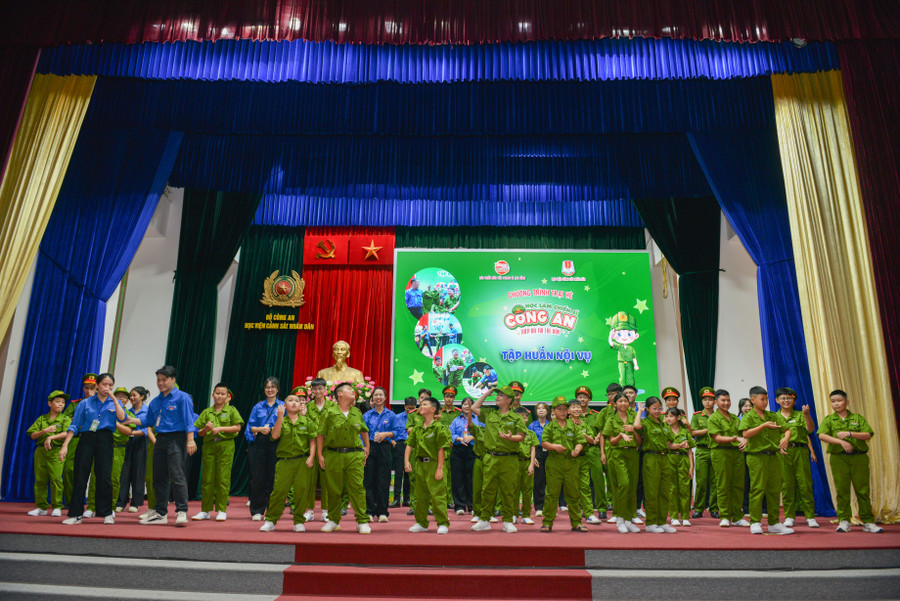 Bên cạnh đó, thông qua các hoạt động như: tập đội hình đội ngũ, võ thuật; dọn dẹp trật tự nội vụ; nhảy dân vũ, thi thuyết trình; giao lưu thể thao; giao lưu với người nổi tiếng, trẻ em hoàn cảnh khó khăn…