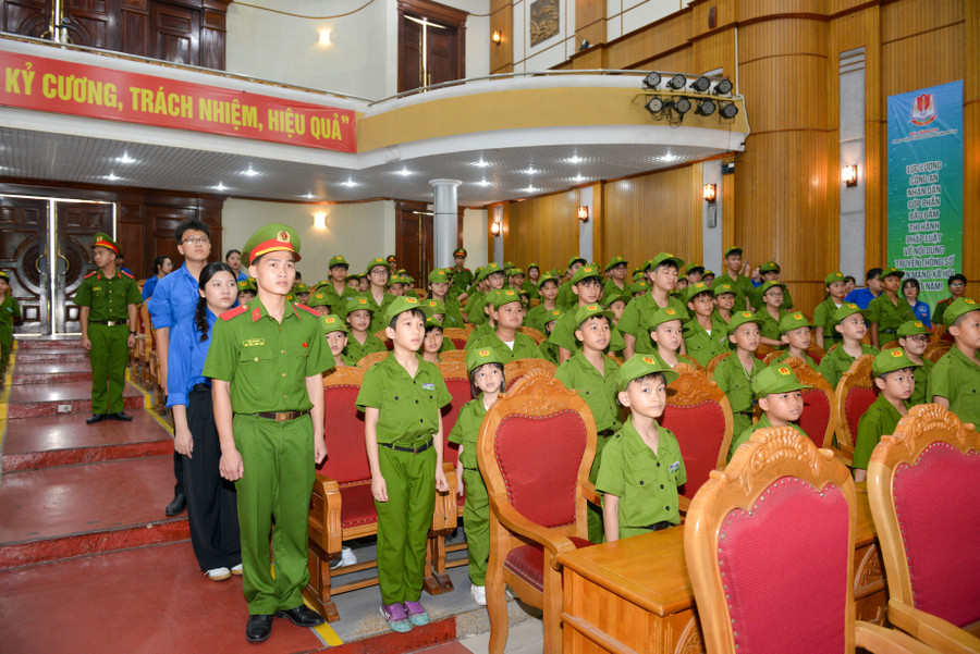 Tại hành trình 8 ngày của Trại hè, các em thiếu nhi sẽ được tham gia các chuyên đề như: An toàn Giao thông, An toàn nơi công cộng, An toàn khi sử dụng Internet, Phòng chống cháy nổ, Phòng chống xâm hại và bắt cóc trẻ em…