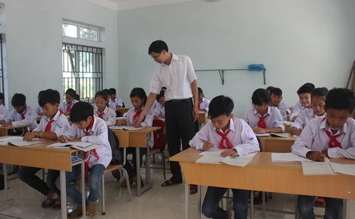 Một giờ học của thầy, trò Trường tiểu học Bạch Lưu (Sông Lô, Vĩnh Phúc). Ảnh: Báo Vĩnh Phúc 