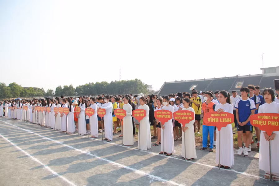 Gần 1.500 học sinh tham dự hội thi thể thao.