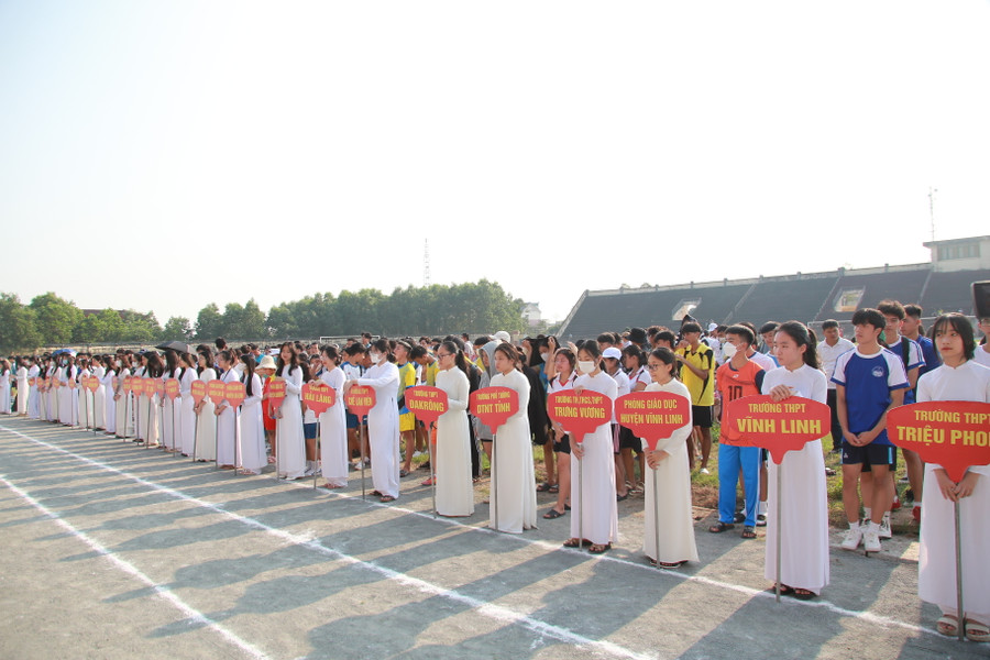 Gần 1.500 học sinh tham dự hội thi thể thao.