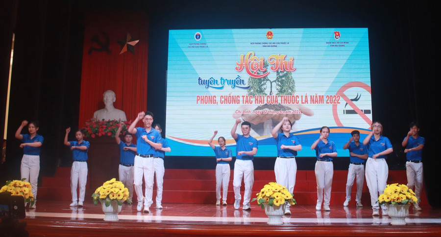 Nhiều cơ sở giáo dục và đào tạo của tỉnh Hải Dương phát động phong trào thi đua phòng chống thuốc lá. Nhiều cơ sở giáo dục và đào tạo của tỉnh Hải Dương phát động phong trào thi đua phòng chống thuốc lá.