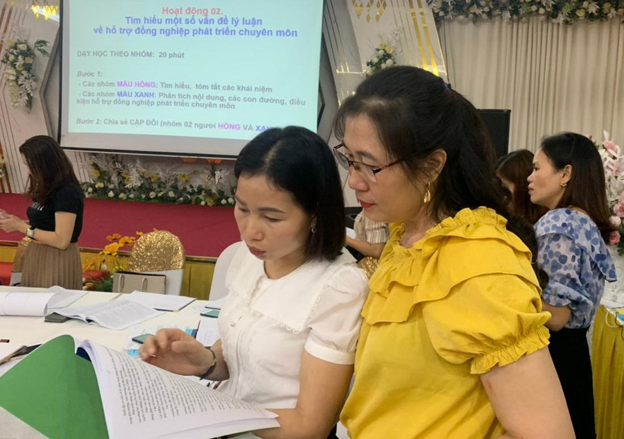 Tích cực, chủ động nghiên cứu tài liệu khi tham gia tập huấn, bồi dưỡng.