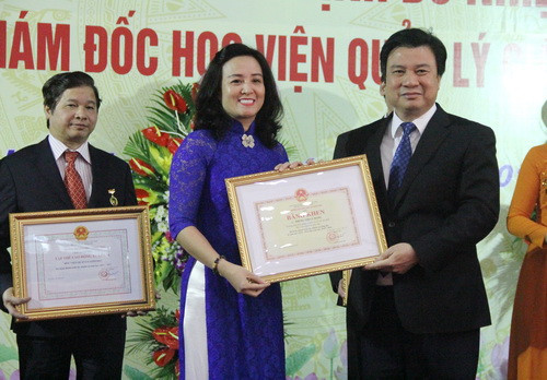 Và trao Bằng khen của Thủ tướng Chính phủ, Bộ trưởng Bộ GD&ĐT cho các tập thể và cá nhân có thành tích xuất sắc trong sự nghiệp Giáo dục và đào tạo Và trao Bằng khen của Thủ tướng Chính phủ, Bộ trưởng Bộ GD&ĐT cho các tập thể và cá nhân có thành tích xuất sắc trong sự nghiệp Giáo dục và đào tạo