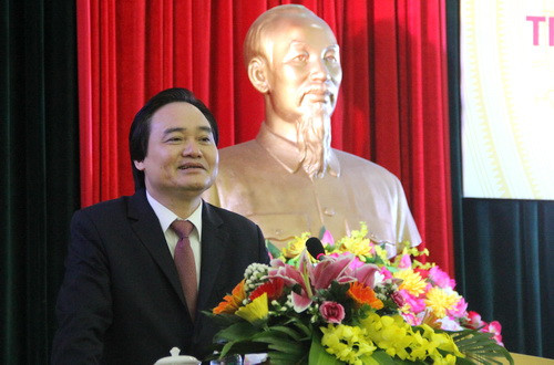 Bộ trưởng Phùng Xuân Nhạ phát biểu chúc mừng những người đã và đang công tác trong ngành Giáo dục nhân ngày 20/11