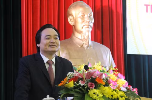 Bộ trưởng Phùng Xuân Nhạ phát biểu chúc mừng những người đã và đang công tác trong ngành Giáo dục nhân ngày 20/11