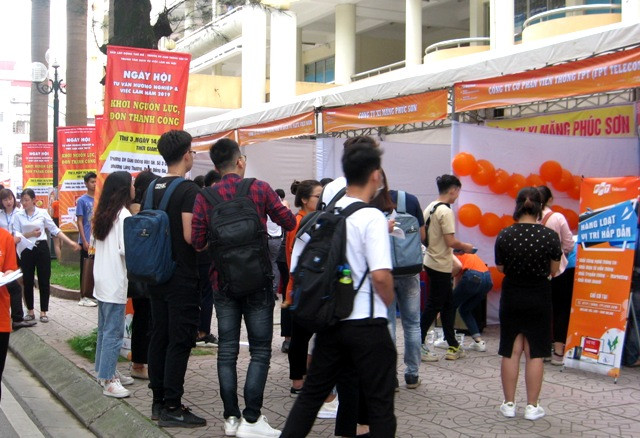 Các doanh nghiệp tuyển dụng và tư vấn trực tiếp SV