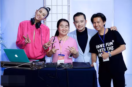 Nguyen Vu dien trai hut hon, tinh tu om eo Dang Thu Thao trong su kien - Anh 10