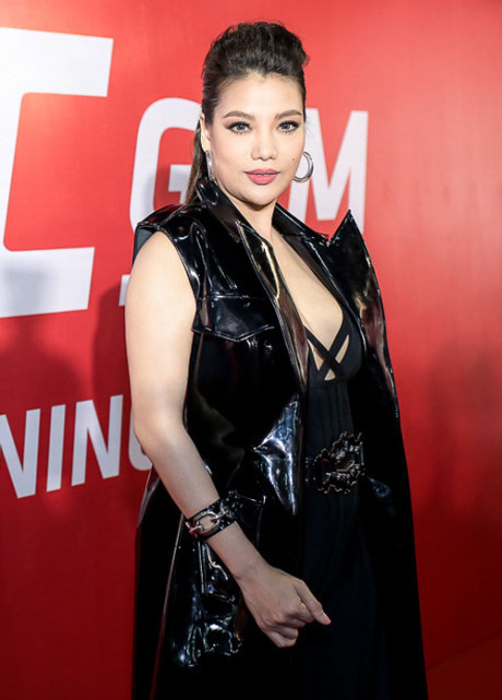 Những bộ trang phục xấu kinh điển của showbiz Việt 2016 - Ảnh 1 Nhung bo trang phuc xau kinh dien cua showbiz Viet 2016 - Anh 1