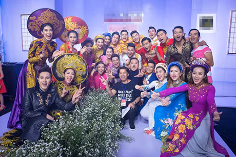 Nguyen Vu dien trai hut hon, tinh tu om eo Dang Thu Thao trong su kien - Anh 11