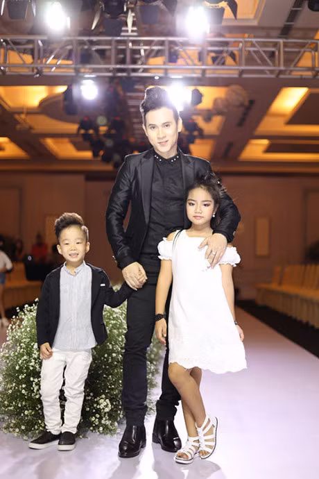 Nguyen Vu dien trai hut hon, tinh tu om eo Dang Thu Thao trong su kien - Anh 4