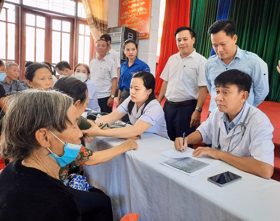 Formosa Hà Tĩnh phối hợp khám và cấp thuốc miễn phí cho các đối tượng chính sách