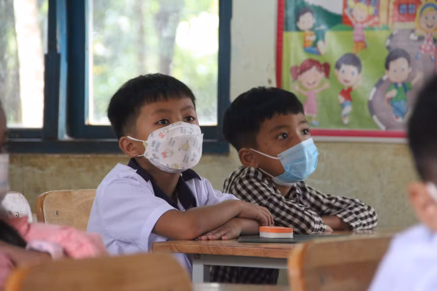 Học sinh Trường Tiếu học – THCS Đăk Ui còn nhiều khó khăn, thiếu thốn.