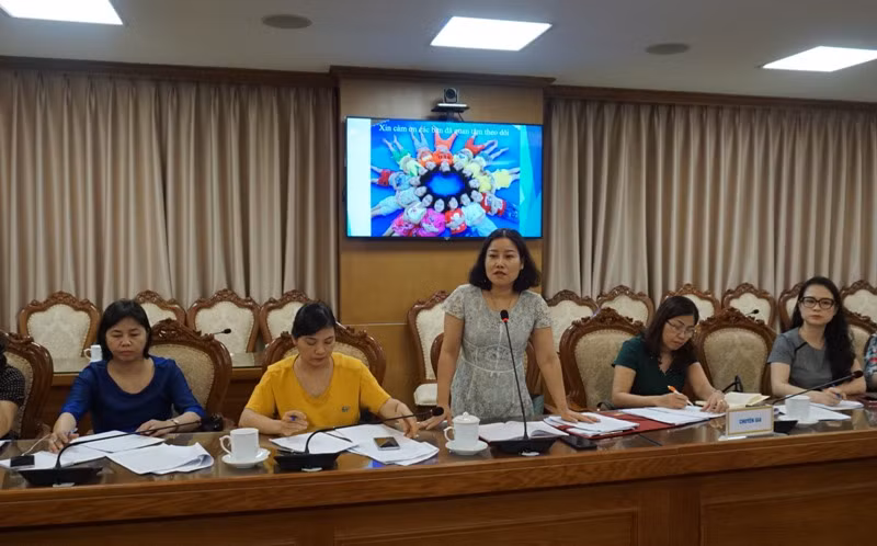 Các đại biểu phát biểu tại phiên họp