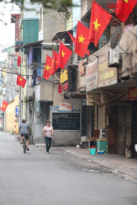 Trong sáng ngày hôm nay, nhiều con phố yên tĩnh khác lạ.