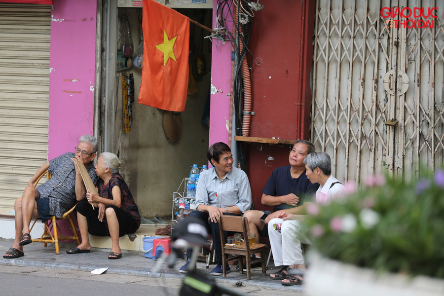 Không còn cảnh nhộn nhịp, ồn ã của ngày thường, mà thay vào đó là những góc bình dị.