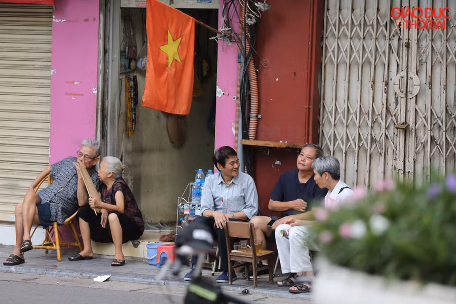 Không còn cảnh nhộn nhịp, ồn ã của ngày thường, mà thay vào đó là những góc bình dị.