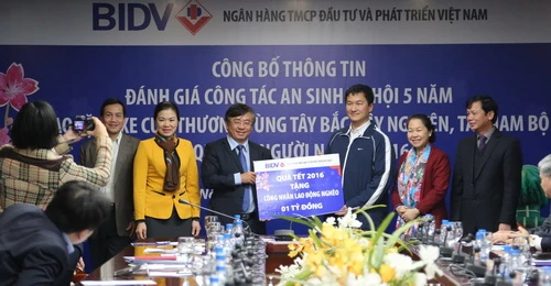  50.000 suất quà Tết trị giá 15 tỷ đồng dành tặng đồng bào vùng sâu, vùng xa