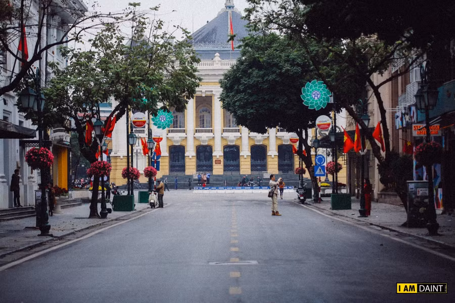 Hà Nội bình yên đến từng góc phố sáng Mồng 1 Tết ảnh 4