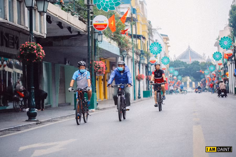 Hà Nội bình yên đến từng góc phố sáng Mồng 1 Tết ảnh 5