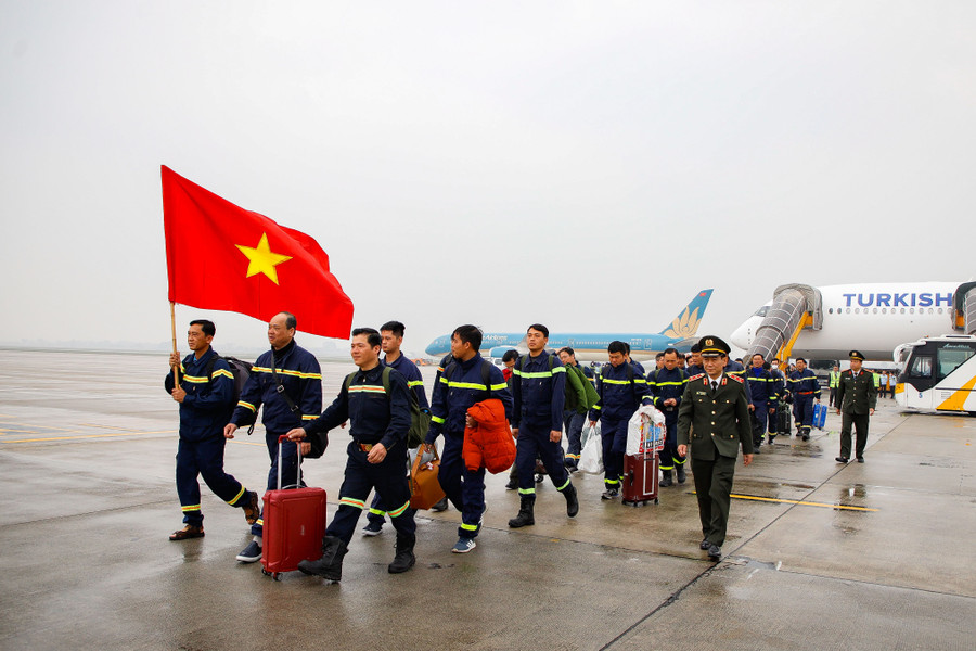 Đoàn được phân công tìm kiếm cứu nạn sau thảm họa động đất tại 3 địa điểm ở thành phố Adiyaman. Đoàn được phân công tìm kiếm cứu nạn sau thảm họa động đất tại 3 địa điểm ở thành phố Adiyaman.