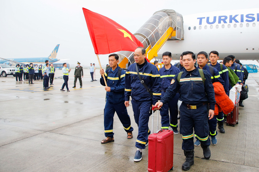 Đoàn cứu nạn, cứu hộ Bộ Công an Việt Nam trở về nước sau 9 ngày thực hiện nhiệm vụ tại Thổ Nhĩ Kỳ. Đoàn cứu nạn, cứu hộ Bộ Công an Việt Nam trở về nước sau 9 ngày thực hiện nhiệm vụ tại Thổ Nhĩ Kỳ.