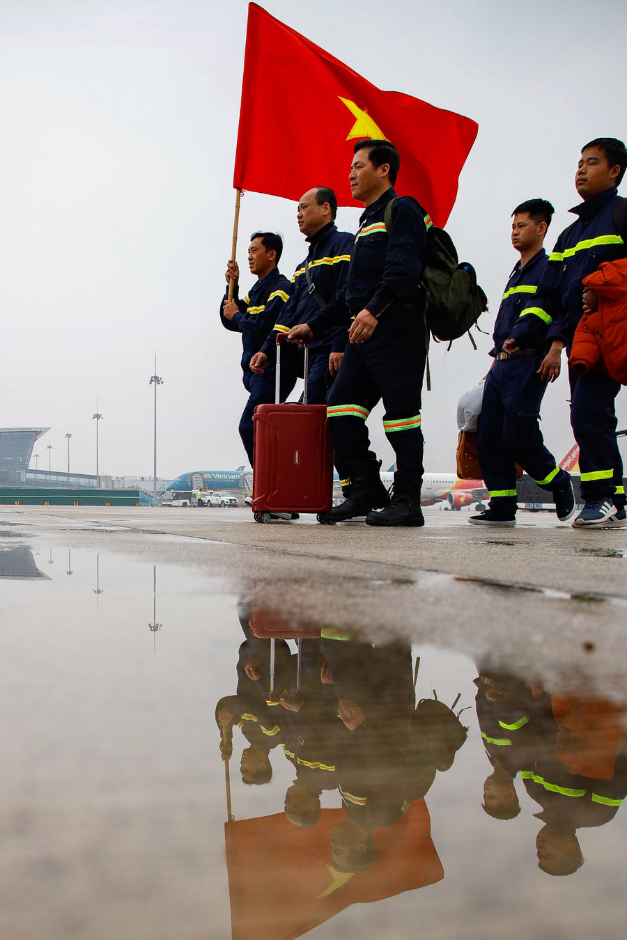 Đoàn đã phối hợp chặt chẽ với các lực lượng cứu hộ tìm kiếm và đưa ra ngoài một thiếu niên sống sót bị vùi lấp trong đống đổ nát và 14 thi thể nạn nhân bàn giao cho cơ quan y tế. Đoàn đã phối hợp chặt chẽ với các lực lượng cứu hộ tìm kiếm và đưa ra ngoài một thiếu niên sống sót bị vùi lấp trong đống đổ nát và 14 thi thể nạn nhân bàn giao cho cơ quan y tế.