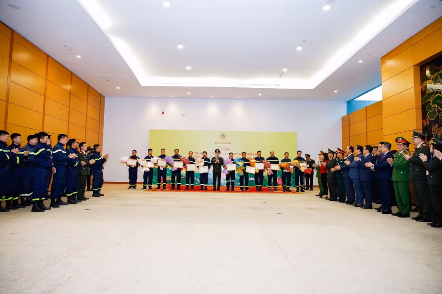 Trong lễ đón, Phó Đại sứ đặc mệnh toàn quyền Thổ Nhĩ Kỳ tại Việt Nam Devletsah Yayan bày tỏ sự trân trọng, đánh giá cao Đoàn công tác của Bộ Công an Việt Nam không quản ngại khó khăn, vất vả, rất dũng cảm tham gia cứu nạn, cứu hộ tại những vùng bị nạn.