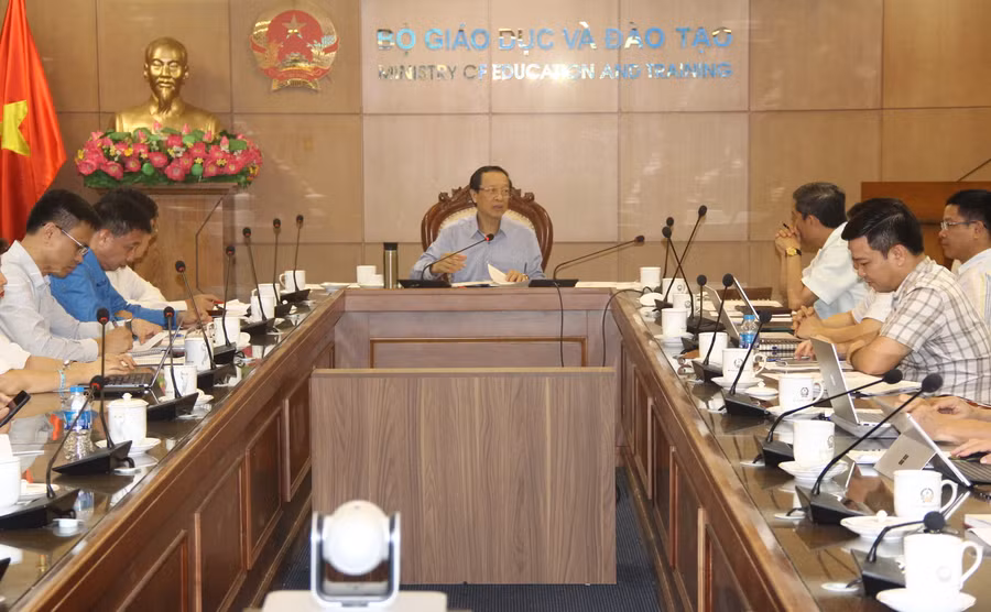 Thứ trưởng Phạm Ngọc Thưởng chủ trì Cuộc họp.