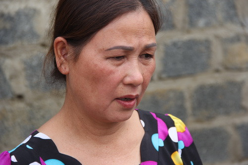 Cô Đinh Thị Hảo không khỏi xót ra khi gia đình mình rơi vào hoàn cảnh tay trắng sau mưa lũ