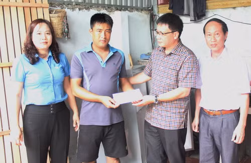 Cùng với đó hỗ trợ gia đình Nguyễn Vũ Tú 3 triệu đồng