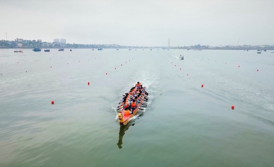 Giải đua thuyền truyền thống là cơ hội lớn để tỉnh Quảng Bình quảng bá tiềm năng du lịch. Giải đua thuyền truyền thống là cơ hội lớn để tỉnh Quảng Bình quảng bá tiềm năng du lịch.