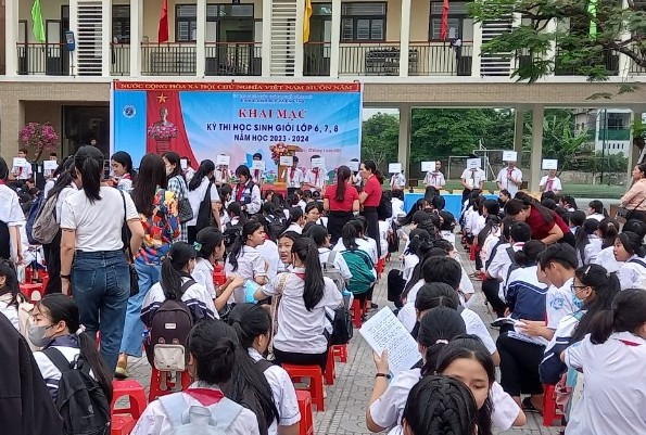 Hơn 1.000 học sinh lớp 6, 7, 8 của 17 trường tham gia kỳ thi.